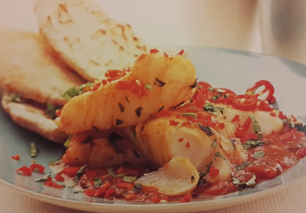 PESCADO HERVIDO YEMENÍ EN SALSA DE TOMATE PICANTE